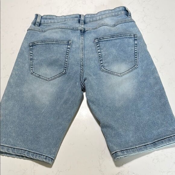 UH Jeans Blue Jean Shorts Classic Denim Style.  Size 30 waist. - Picture 5 of 6
